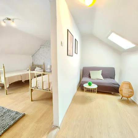 Eve In Apartman *
